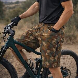 Patagonia Dirt Craft Bike Shorts Men’s 38 Large Liner Cycling Slim Stretch Camo